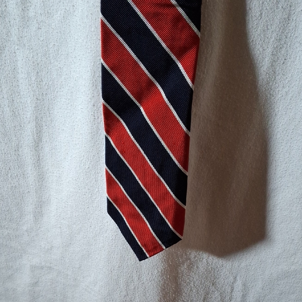 Elegant Red and Black Silk Striped Tie